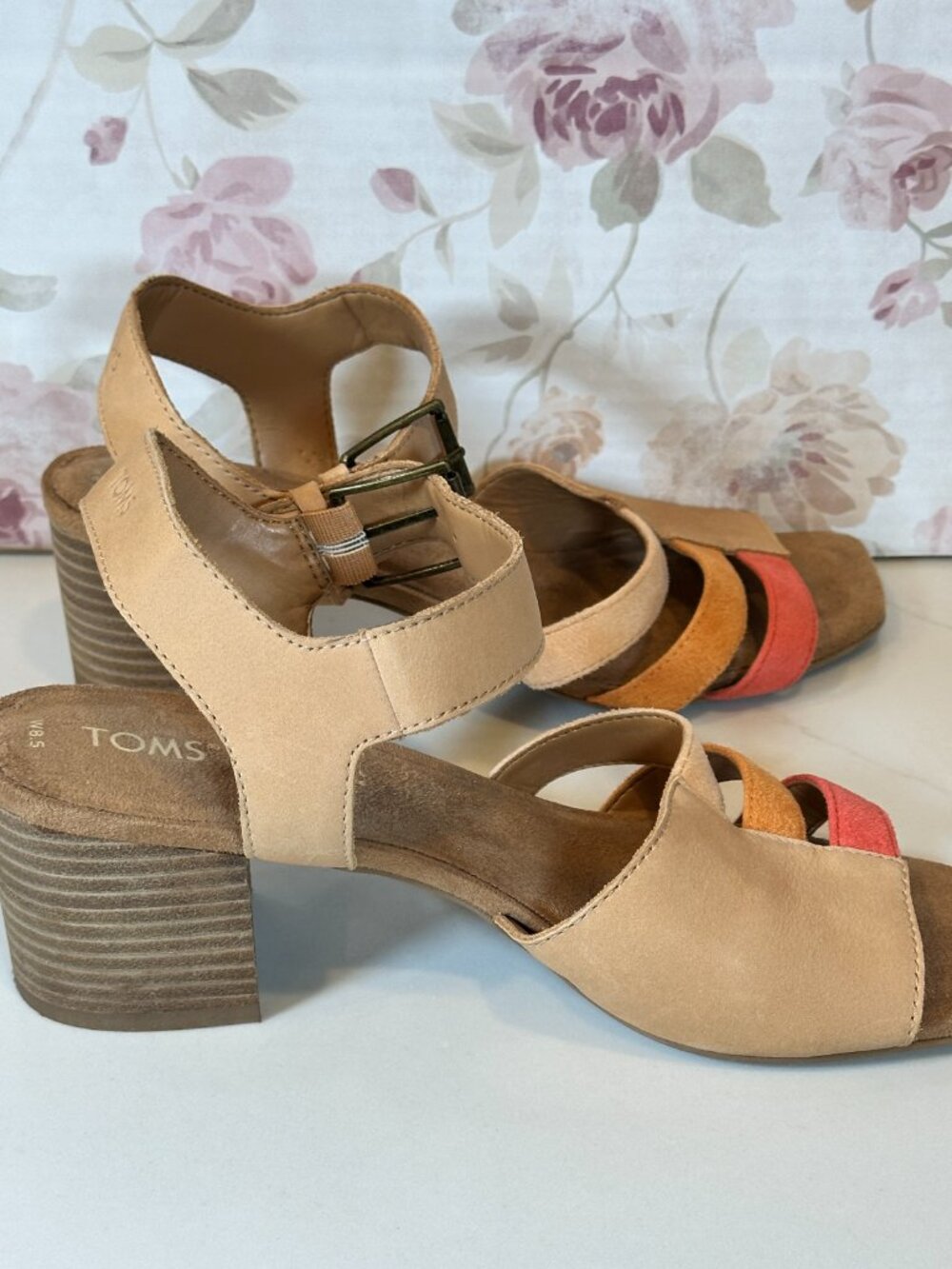 Toms Shoes Women's Estella Honey Leather/Sunrise Suede Strappy Sandals Sz 8.5 W - Picture 3 of 4